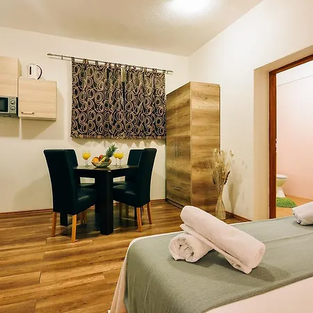 Apartmán Deni Nin Vrsi