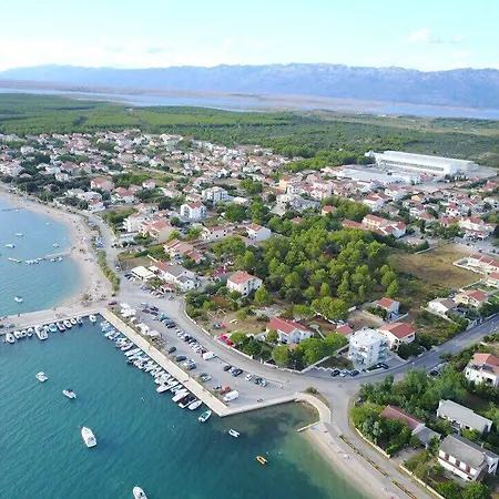 Deni Nin Apartmán