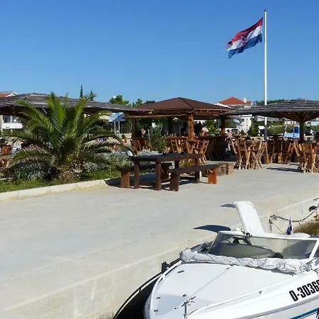 Διαμέρισμα Deni Nin
