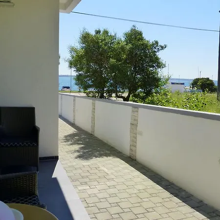 Apartment Deni Nin Vrsi