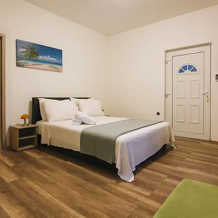 Deni Nin Apartment *