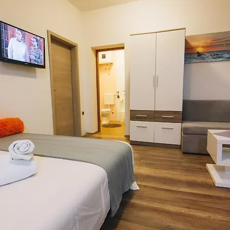 Deni Nin Apartment *