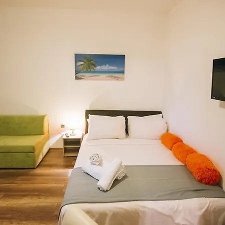 Deni Nin Apartment *