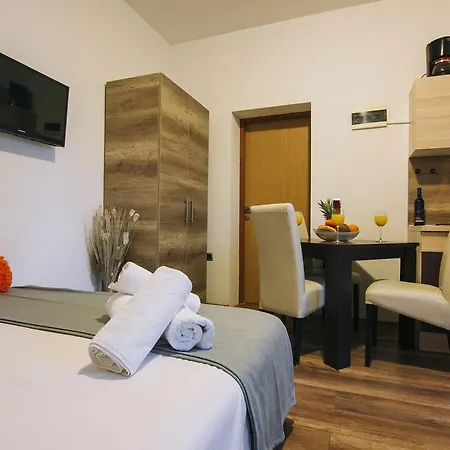 Deni Nin Apartment