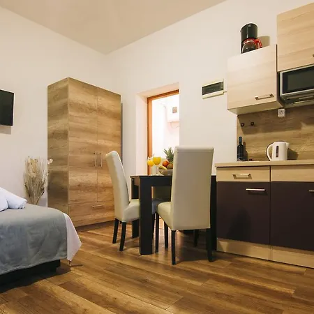 Deni Nin Apartment *