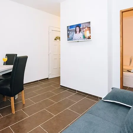 Deni Nin Apartment