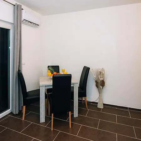 Apartment Deni Nin *