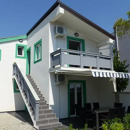 Deni Nin Apartment *