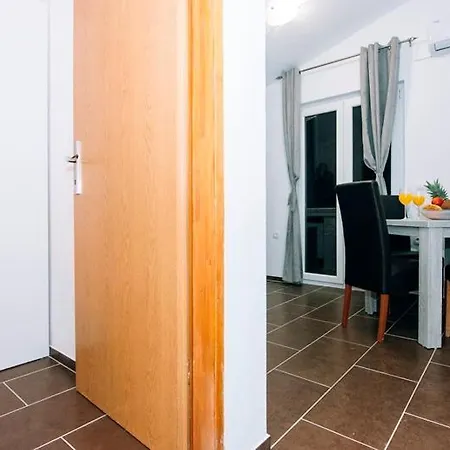 Deni Nin Apartment *